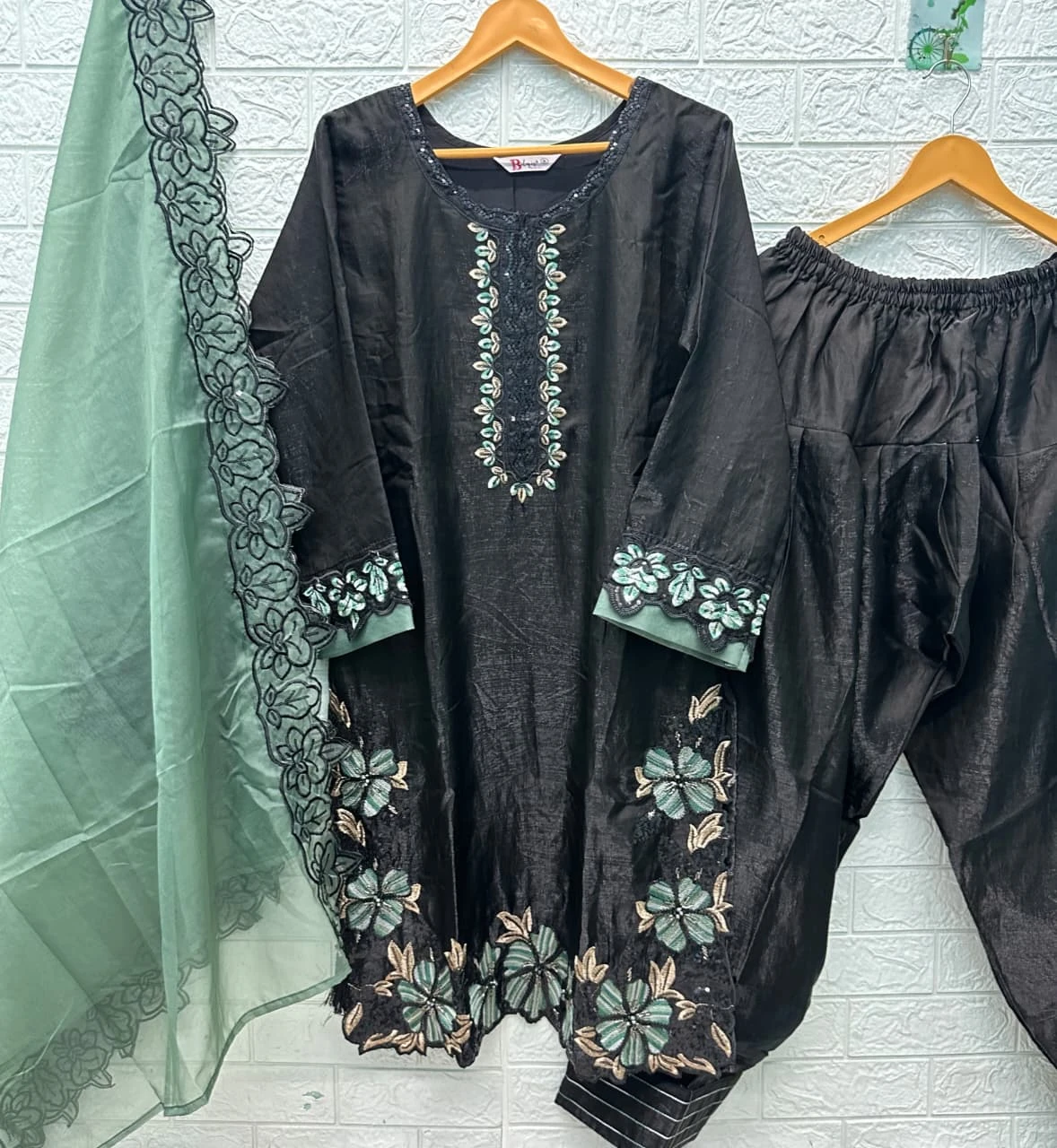 Bilqis Farsi Salwar B 290 E H — Pakistani Readymade Suits, Bilqis wholesale from Surat — view 1