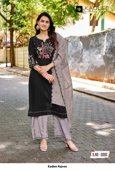 Kadlee Rajvee D.No-2002: Woman in a black kurti with grey palazzo pants and a grey dupatta with scalloped edge detail.