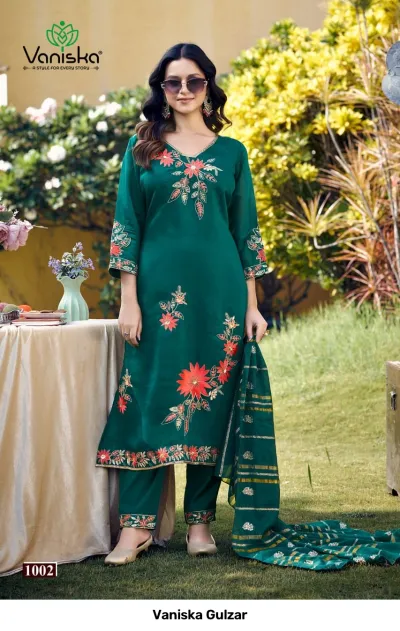 Vaniska Gulzar: Dark green salwar suit with floral embroidery on the kurti, matching trousers, and a gold zari striped dupatta.
